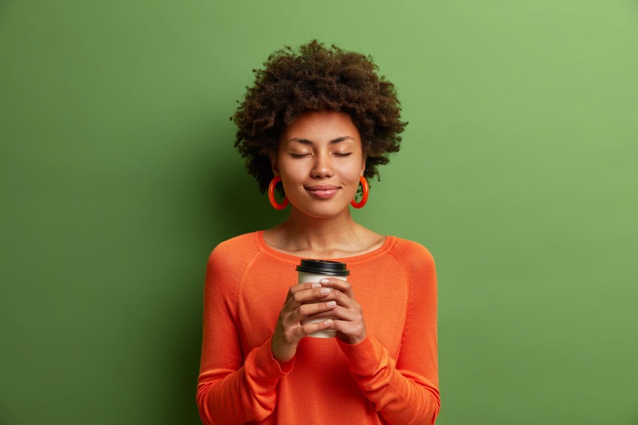 Saiba como utilizar sons, imagens e até feedback tátil para criar experiências imersivas no digital. Veja como aplicar o marketing sensorial na sua estratégia!