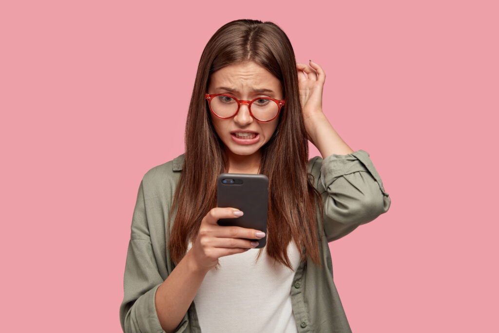 Descubra os erros silenciosos que estão sabotando o crescimento da sua empresa nas redes sociais e veja como fazer diferente.